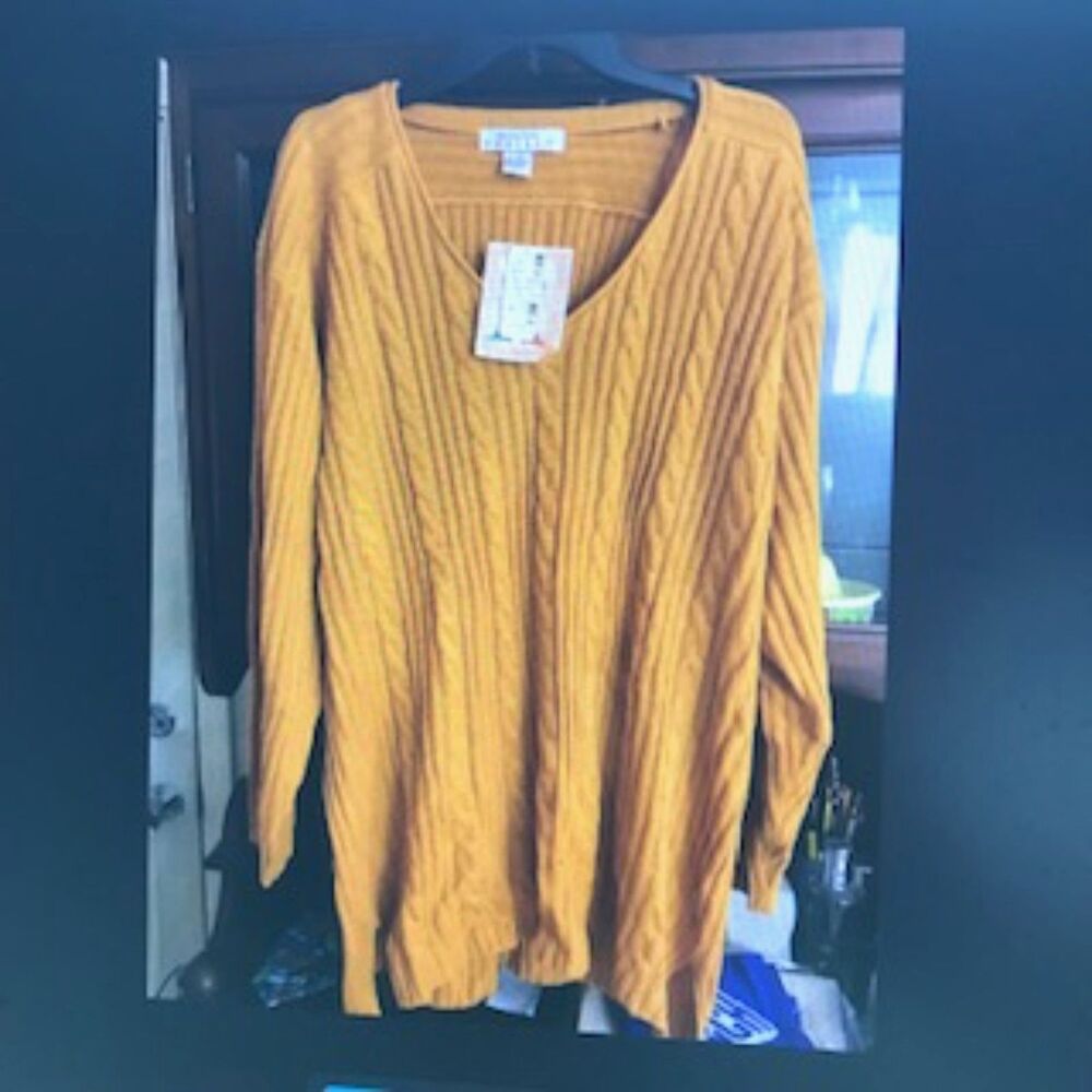 Long Sleeve V Neck Sweater . Woman's Size: 3X {24-26} . Forelli